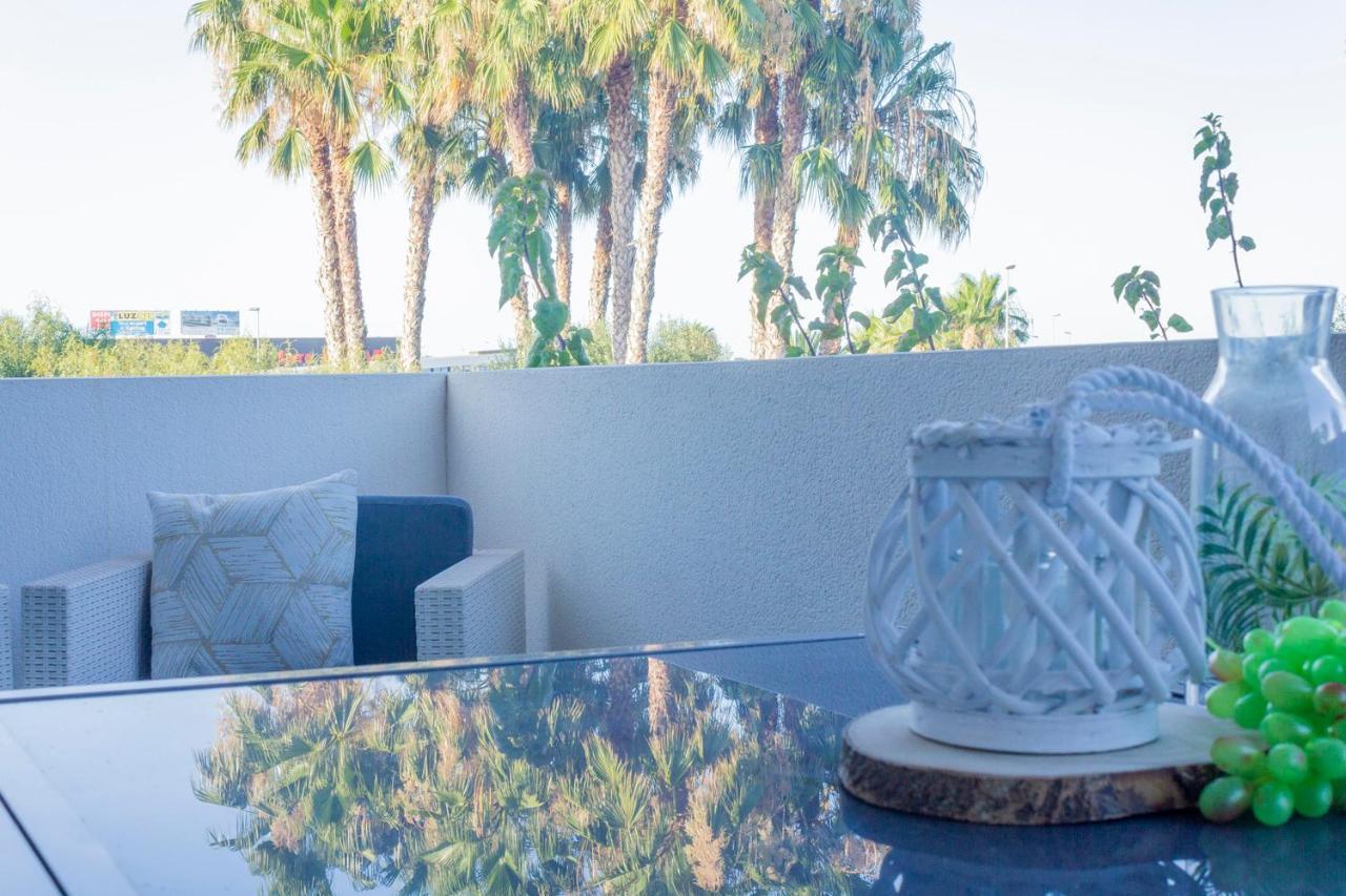 Apartamento Pink Calm-vistas Al Mar Y Piscina.free Parking *